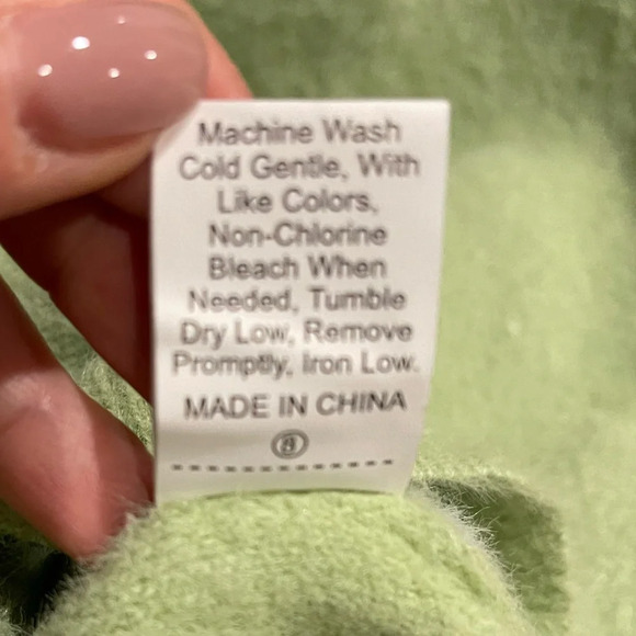 Women’s Multi Animal Print and Multicolor Fuzzy Sweater Size Medium - Picture 9 of 9